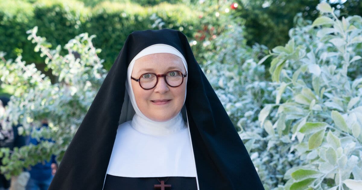 Sister Boniface back filming for series 4 with guest star Les Dennis