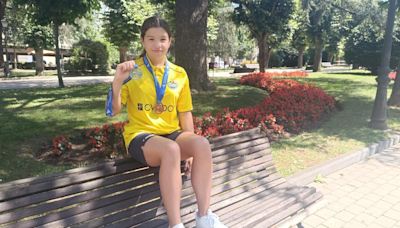 Cecilia Figaredo, nadadora polesa de once años, suma dos nuevas medallas del campeonato de España a su palmarés