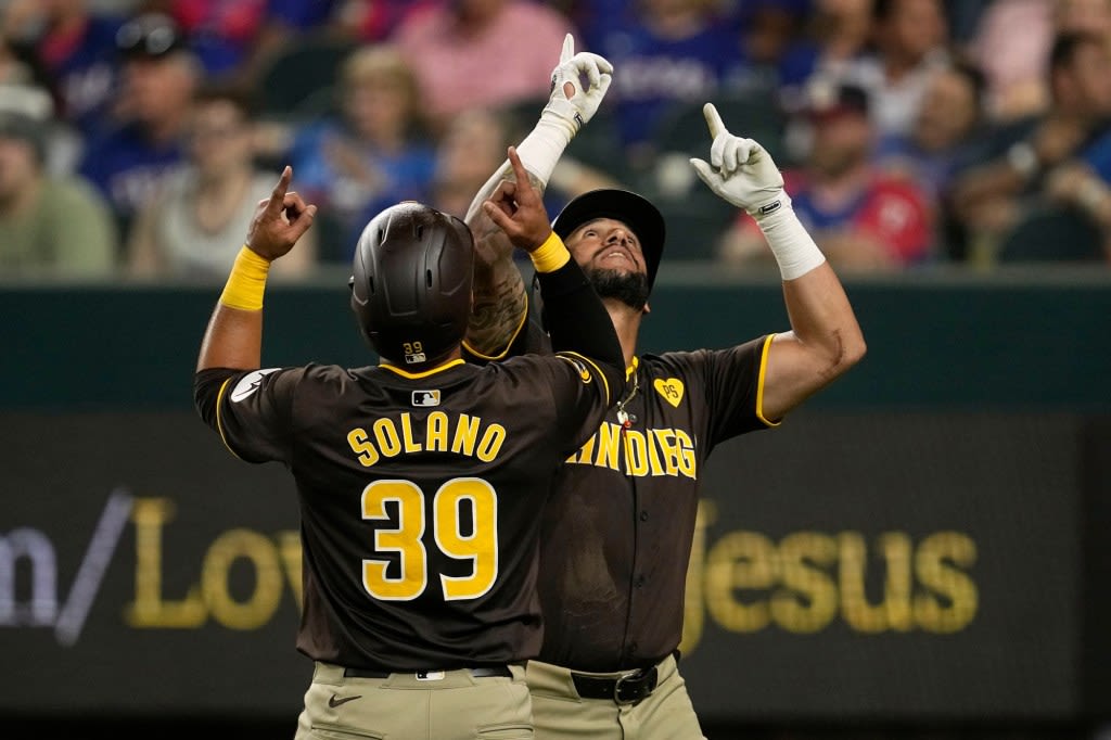 Padres come back, beat Rangers on David Peralta’s blast