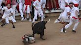 San Fermín 2024 | Revolcones, volteretas y el culo al aire en la suelta de vaquillas de este 10 de julio