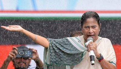 B'desh objects to Mamata's 'offer' to shelter refugees