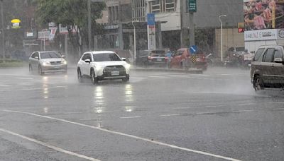 快訊／國家級警報大響！大雷雨開炸 9縣市快躲雨