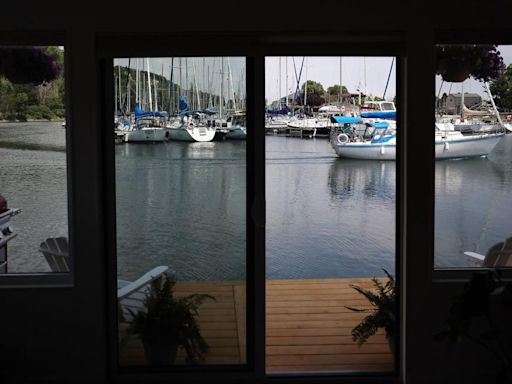 Would you buy this Toronto houseboat for $535,000? The pros and cons of dockside living