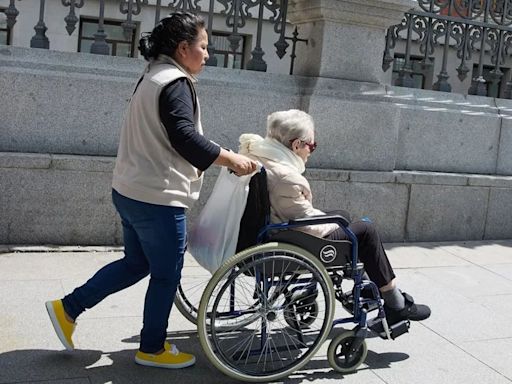 Aprueban proyecto de ley para que cuidadores de familiares dependientes tengan beneficios laborales y ayuda del Estado