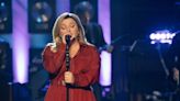 Fans Applaud Kelly Clarkson's Rock Turn With Red Hot Chili Peppers Cover