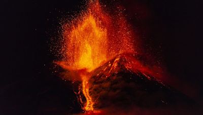 El volcán Etna entra en erupción en Sicilia
