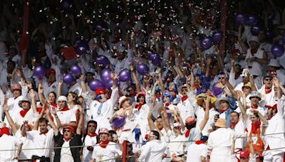 Ambiente en la plaza de toros de Pamplona en San Fermín