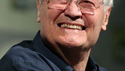 La Nación / Falleció Roger Corman, el “rey del cine clase B”, con más de 500 películas