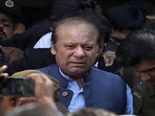 Pakistan Army officers 'touched Nawaz Sharif's knees' to convince him to return from London