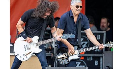 Dave Grohl rocks the stage on Jazz Fest Friday with the Foo Fighters