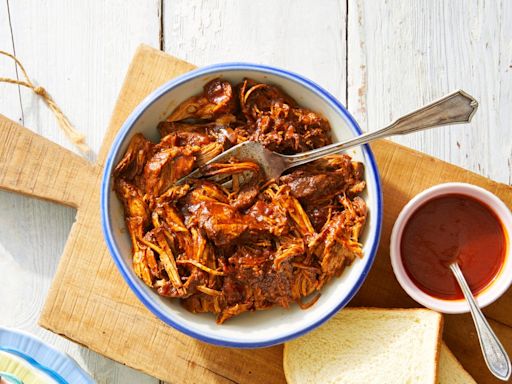 This No-Fuss Slow Cooker Pulled Pork Is a Party-Perfect Recipe