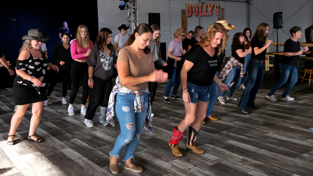 Country music fans unite! Dolly’s Honky Tonk returns inside The Big E