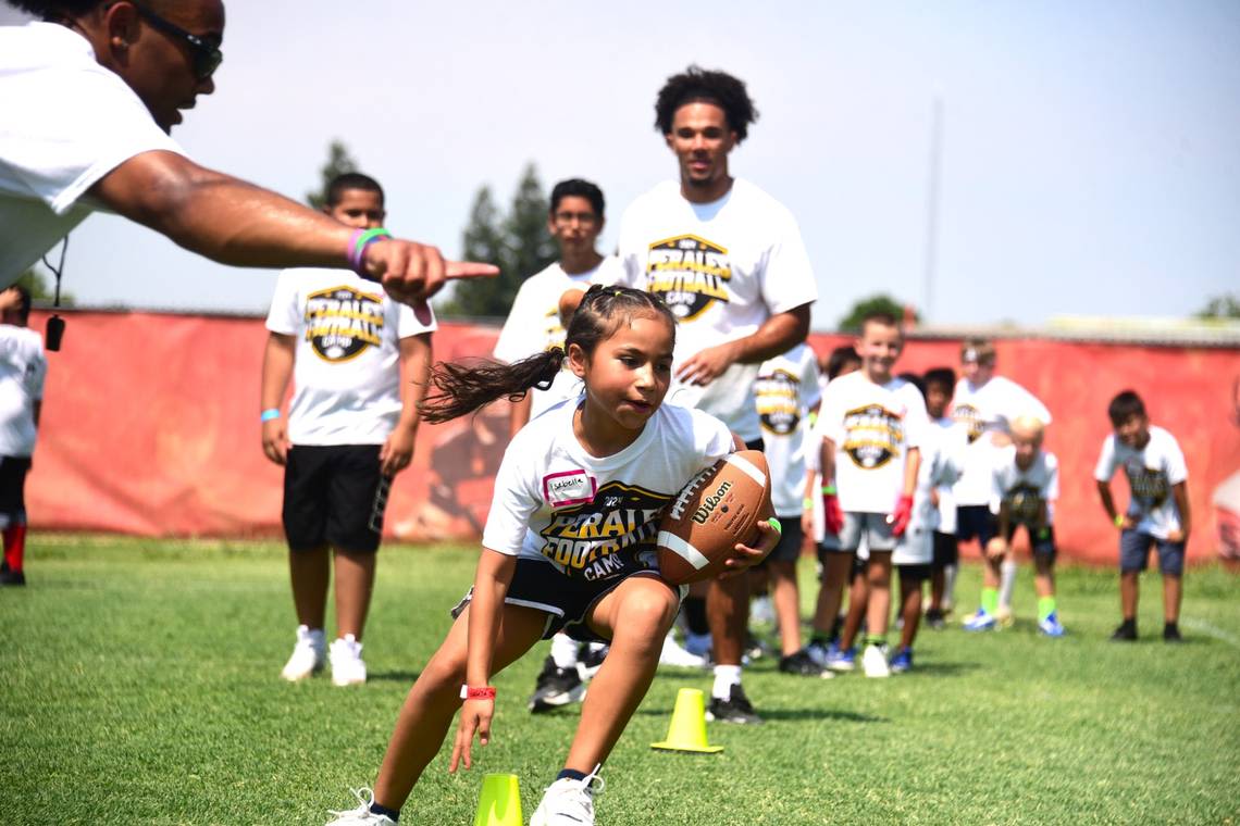 Pittsburgh Steelers linebacker hosts free football camp for kids at Merced High School
