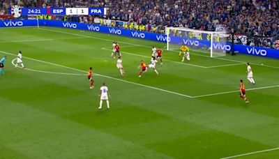 Gol de Dani Olmo (2-1) en el España 2-1 Francia - MarcaTV