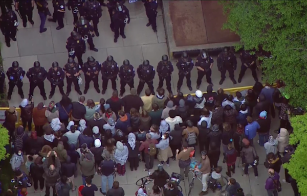 University of Chicago police clear out encampments protesting war on Gaza