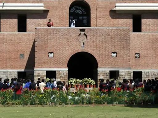 Panel constituted to probe claims of DUSU office vandalism submits report