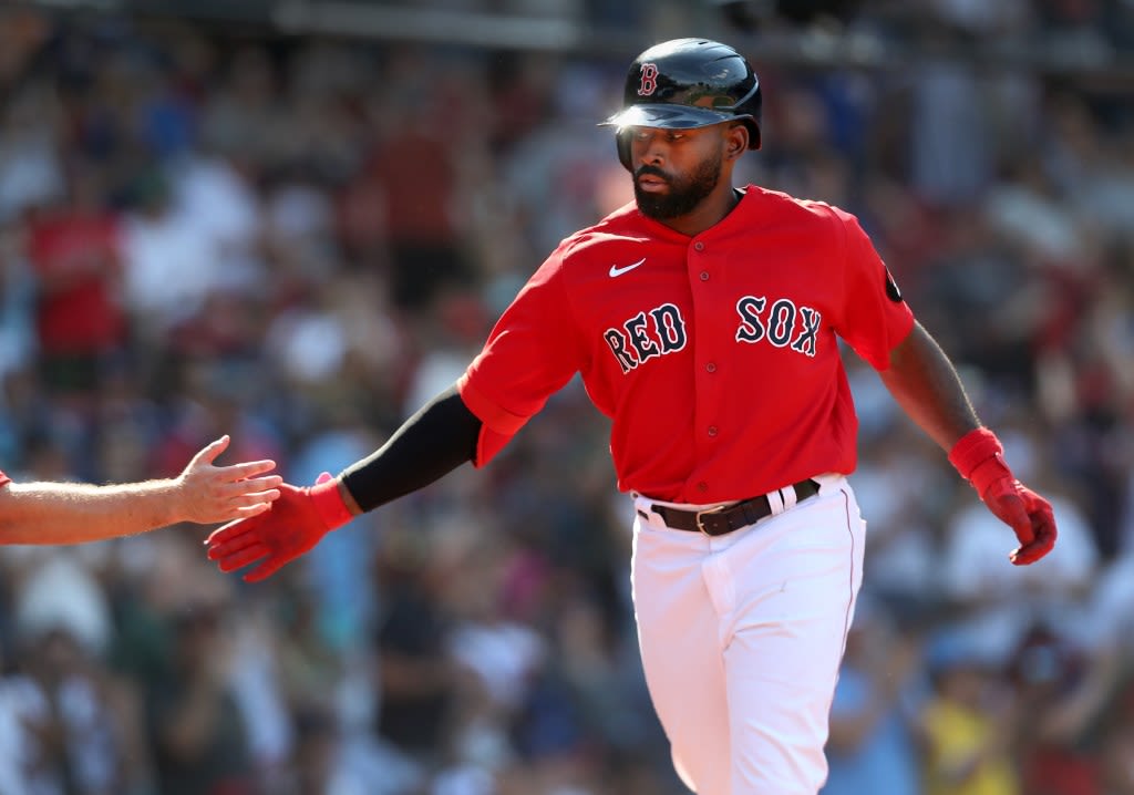 Ex-Red Sox OF Jackie Bradley Jr. signs with Mets, putting big milestone within reach