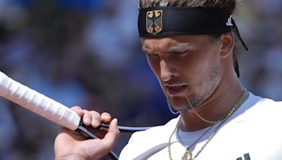 El campeón olímpico Zverev se estrella en Roland Garros apartándose de Djokovic