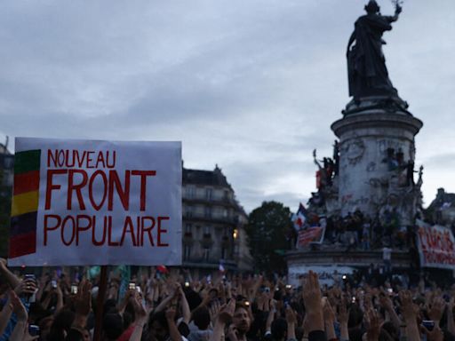 [Slideshow] Jubilant crowds fill Place de la République in Paris after exit polls