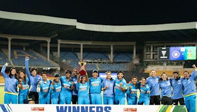 IND-W vs SA-W, 3rd ODI: Smriti Mandhana Stars as India Complete 3-0 Clean Sweep of South Africa - News18
