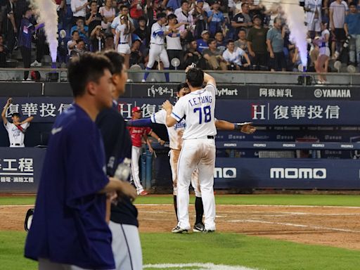 中職》影／傻眼！味全龍再見投手犯規送富邦悍將勝利 前次是14年前