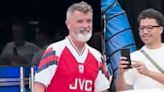 Roy Keane wears Arsenal shirt as Wright says 'Man Utd fans will do their nut'