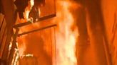 Un incendio calcina un edificio en Barcelona: una persona herida por el fuego en Sants-Montjuïc