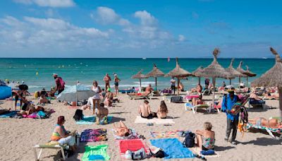 Sunbed wars escalate... to beach umbrellas!