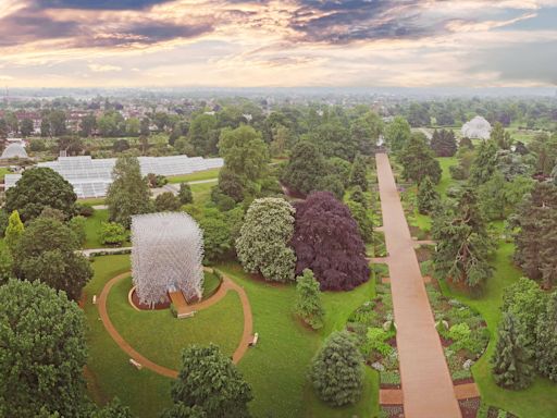 Half of Kew Gardens’ trees may be at risk by 2090 as climate warms – study