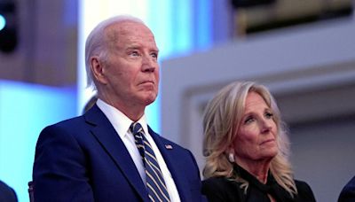 Pourquoi les complotistes pensent que Jill Biden manipule son mari Joe Biden