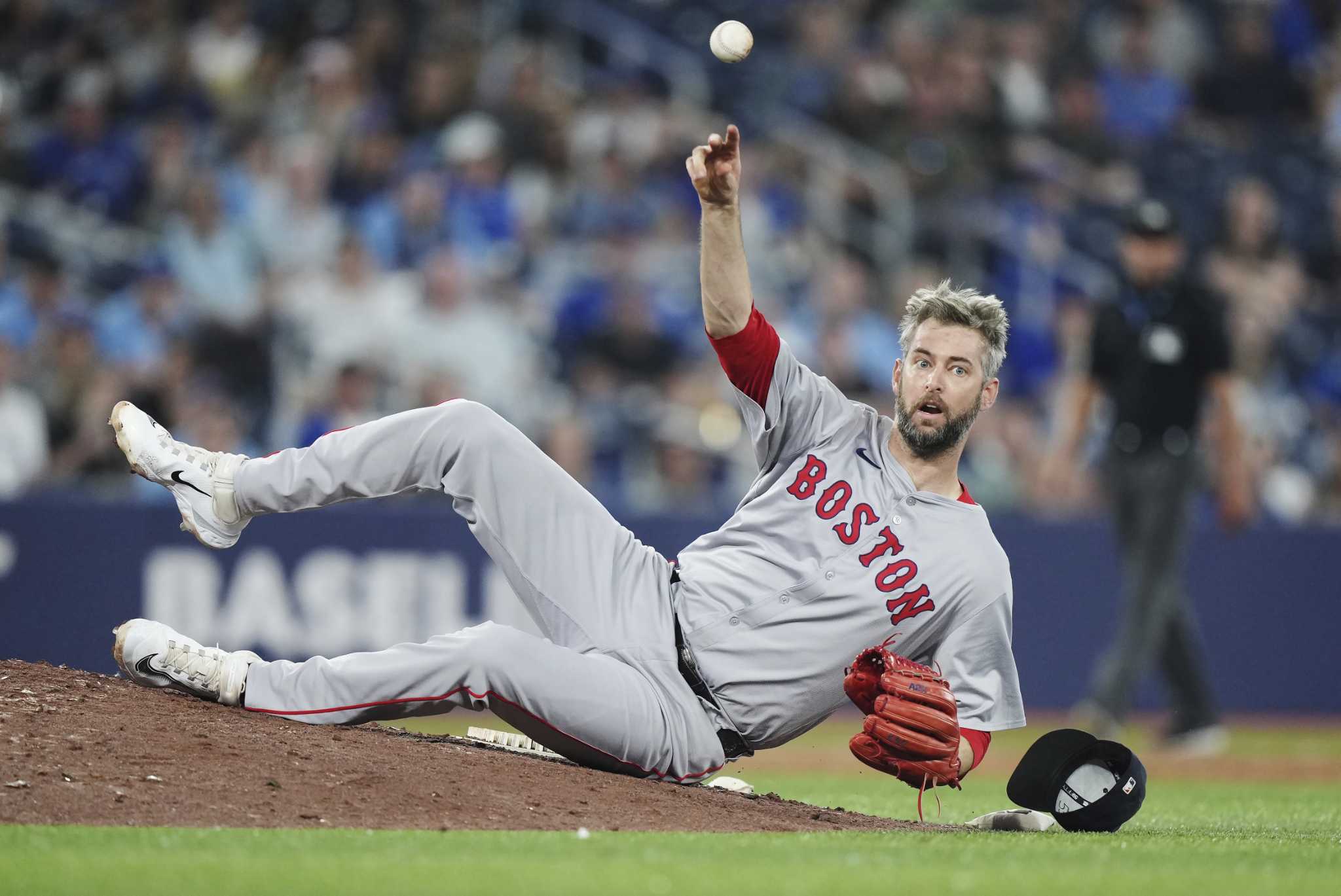 Red Sox reliever Chris Martin placed on injured list with elbow inflammation