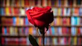 El auténtico origen de Sant Jordi: las dos leyendas detrás de la rosa y el libro