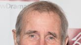 Jim Dale estaba encantado de de estar en ocho películas de Carry On