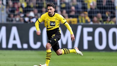 Bayer Leverkusen discuss signing Mats Hummels