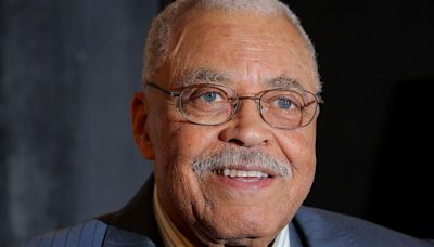 Muere James Earl Jones, el actor que le dio su icónica voz al personaje de Darth Vader de Star Wars