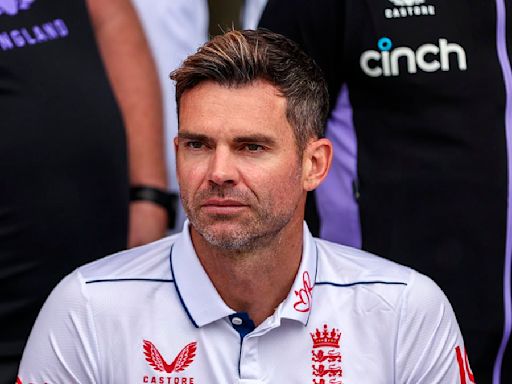 English fans rage after Jimmy Anderson falls short of Warnie's record