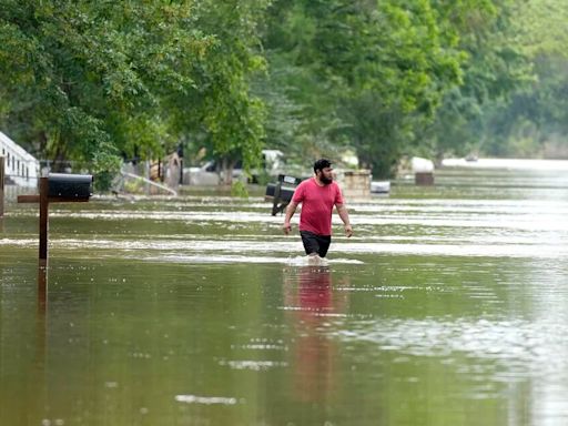 Rescataron a cientos de personas afectadas por las inundaciones en Texas en medio de previsiones de más lluvias