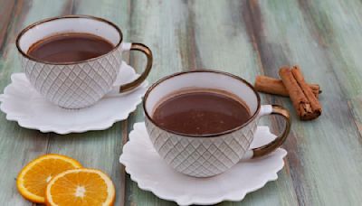 Un reconfortante chocolate caliente con naranja - La Tercera