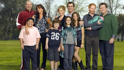 'Modern Family' star Sofia Vergara 'would die to' film a reboot 15 years later: Cast then and now