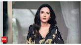 Jasmin Bhasin: After I wore my lenses, my eyes started hurting and soon I couldn’t see anything - Times of India