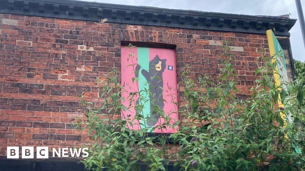 Wakefield dancing bear artwork to remain on landmark Orangery