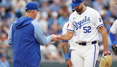 Lowe has 4 hits as Rangers beat Royals 15-4