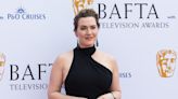 Kate Winslet presume a su hija en alfombra roja: ¡dos gotas de agua!