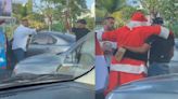 Santa Claus logra un milagro navideño al detener una pelea en medio del tráfico vehicular