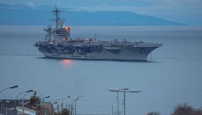 Portaaviones de la Armada de EE.UU. zarpó hacia Valparaíso: historiador Mateo Martinic recuerda hito de 1908 con el arribo de la Gran Flota Blanca