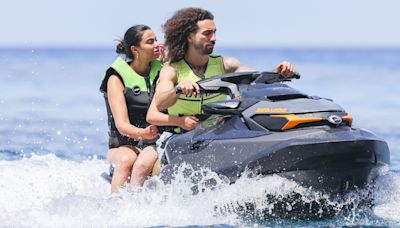 Cucurella, la gran revelación de la Eurocopa, ya está en Ibiza de vacaciones con su familia