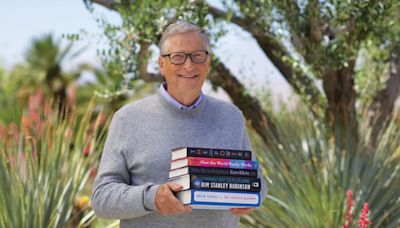 ¿Sabías que Bill Gates consume 50 libros al año? Descubre cómo la lectura moldea el liderazgo de los CEOs