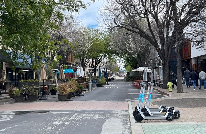 Redwood City approves Broadway permanent pedestrian mall