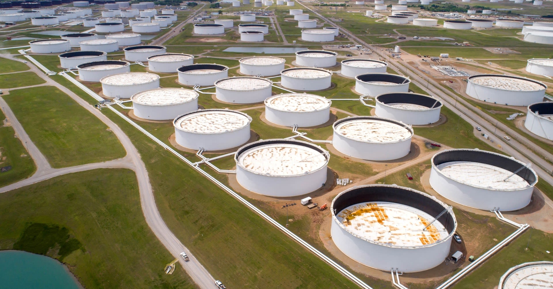 US crude and gasoline inventories fell last week, distillate stocks rose, EIA says