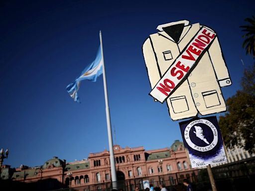 Masiva protesta universitaria desafía ajuste de Milei en Argentina